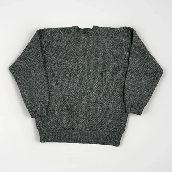 Tommy Bahama Long Sleeve V Neck Cashmere Sweater Men's Size Large Grey Knit - Picture 2 of 9